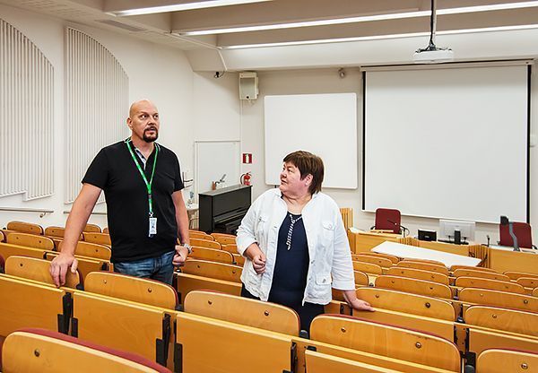 Sähköä säästävä LED valaisee koulutyötä Vantaalla