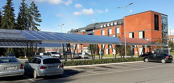 Aurinkosähkövoimala yliopistolla