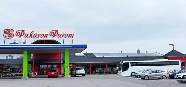Aurinkosähköjärjestelmä liikenneasemalla