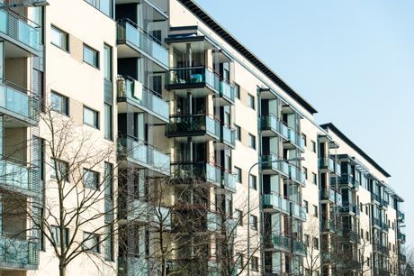 Lämmönjakeluverkon säätöjärjestelmä kerrostaloon