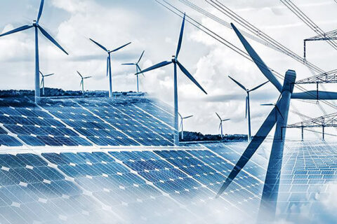 Kuvakollaasissa aurinkopaneeleja tuulivoimaloita ja voimalinjan johtoja