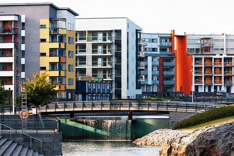 Kerrostalojen julkisivuja