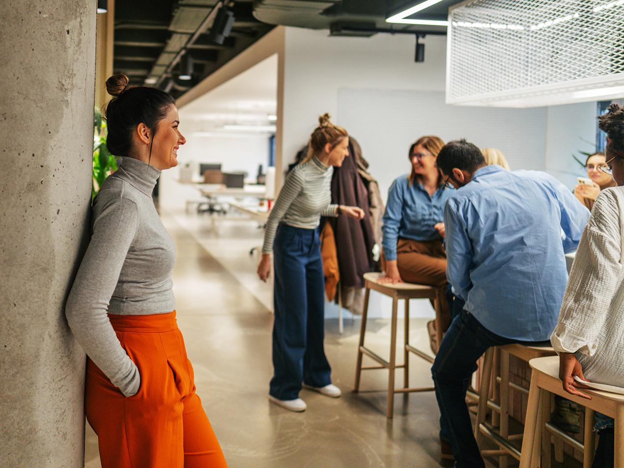 Ihmisiä toimistolla – iStock