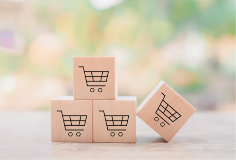 Palikoita, joissa on ostoskärryjä